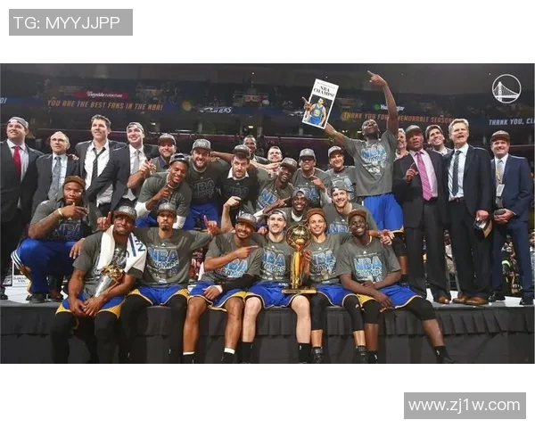 勇士队主场战胜黄蜂队，全队表现出色，勇者无畏